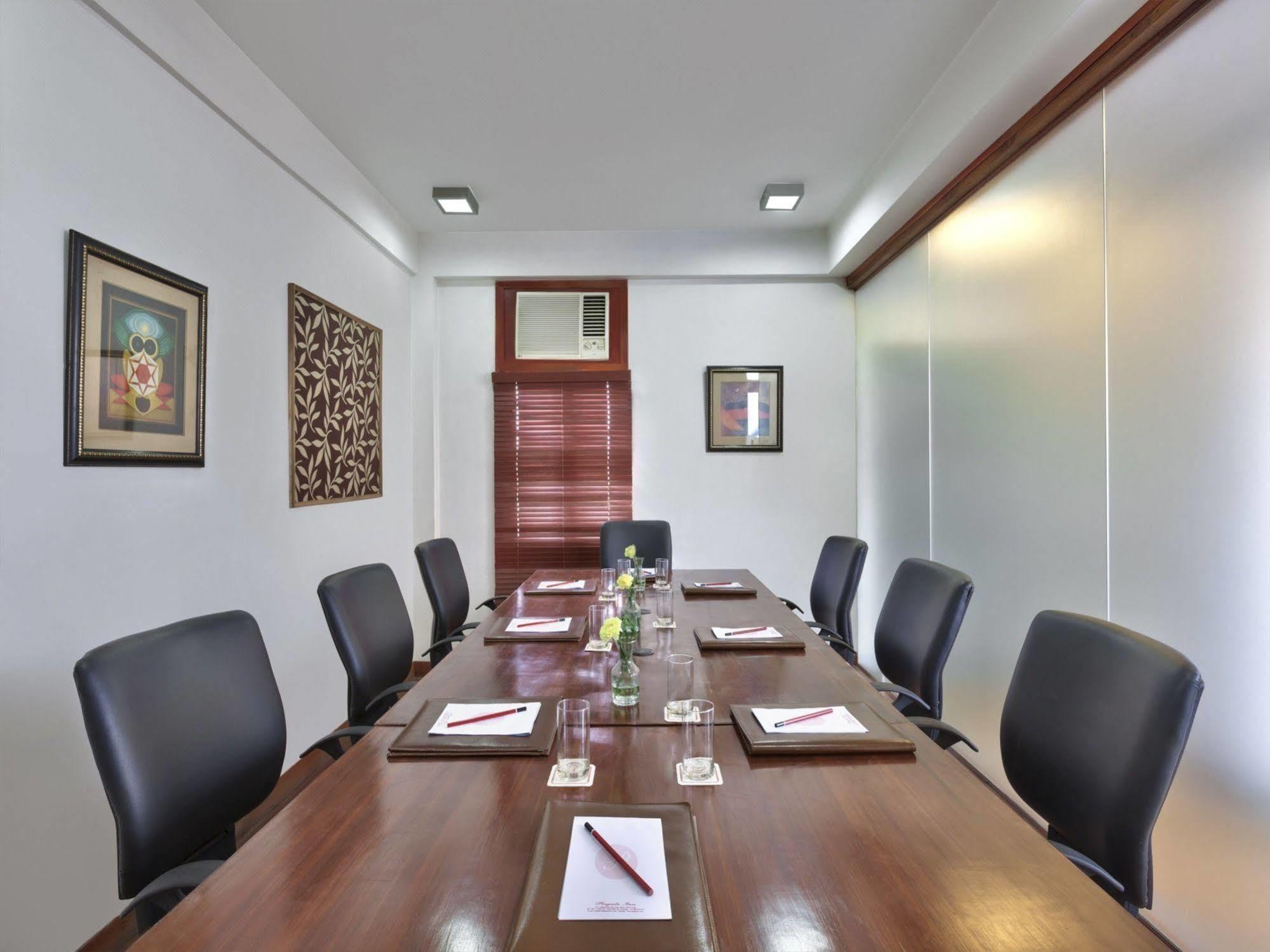 Regale Inn New Delhi Luaran gambar